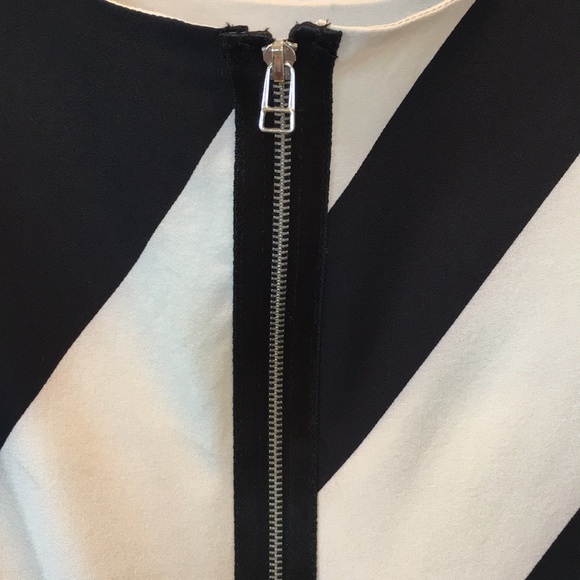 Carre Noir tie dress - Picture 4 of 7